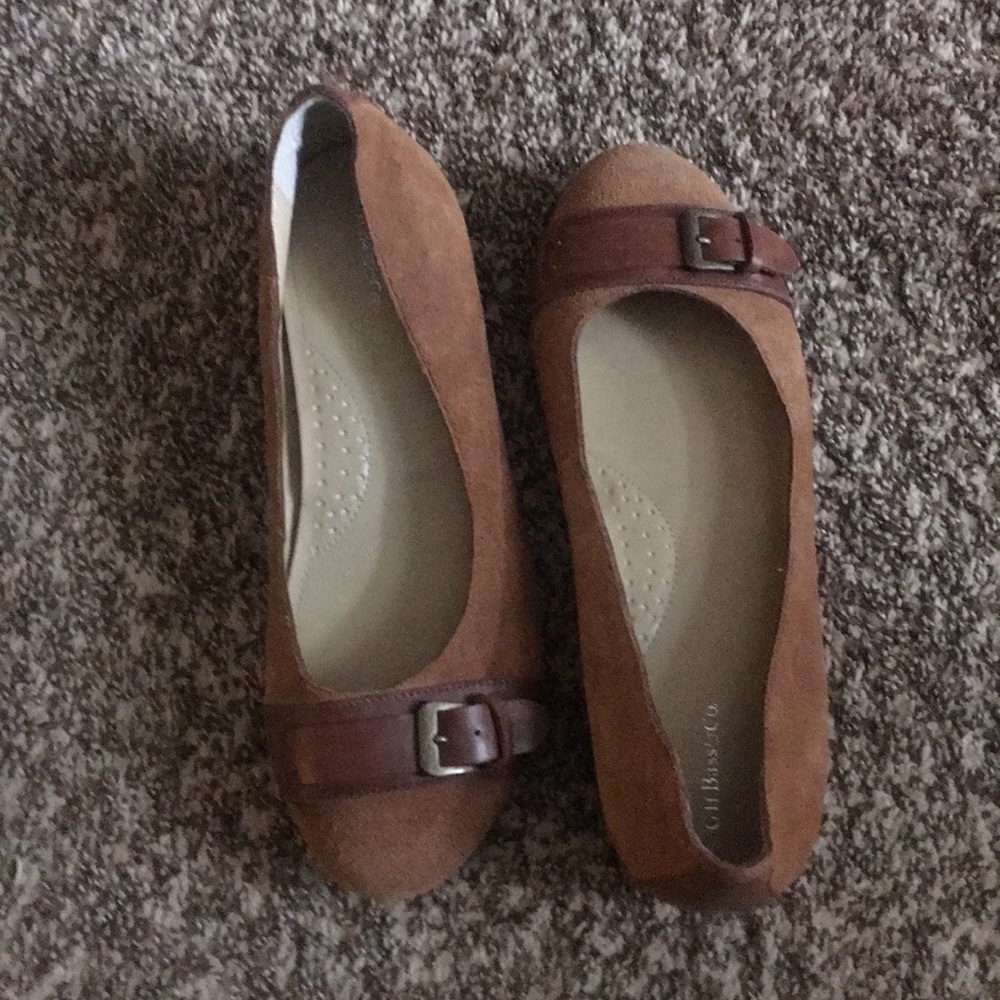 NWOT Brown Suede flats